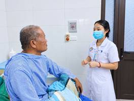  Bị hơn 300 nốt ong khoái đốt, người đàn ông 62 tuổi được điều trị thành công tại Bệnh viện Đa khoa Hòa Bình